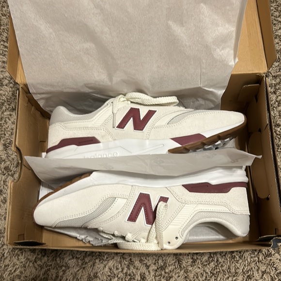 Women’s new balance 997H shoes - Picture 12 of 12